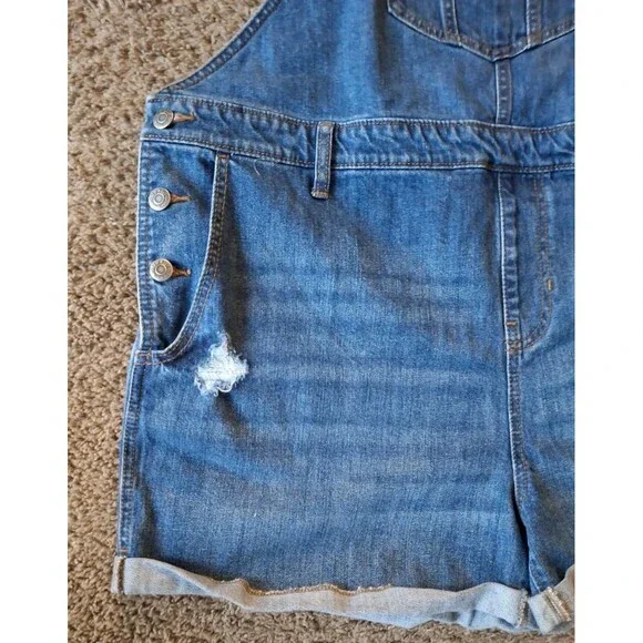 Denim Jean Bib Overall Shorts Womens Size XL Old Navy Distressed Cuffed Bibs New - Picture 3 of 7